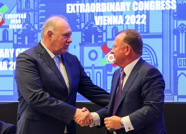 Az erőfeszítés és a tehetség számít, nem az ideológiai háttér