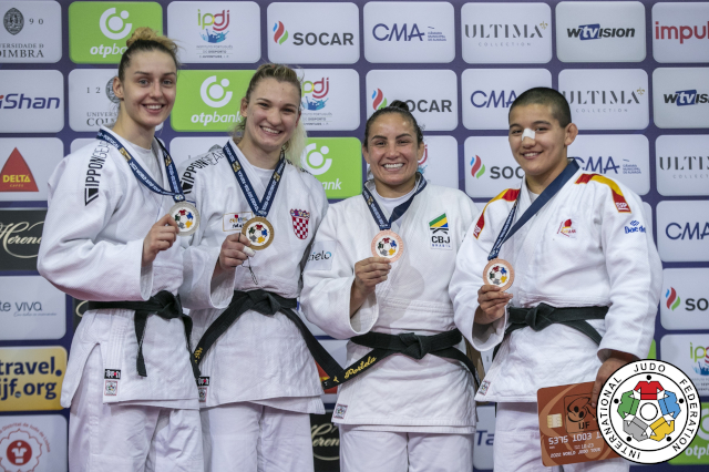 Grand Prix-ezüst és -bronz Almadából